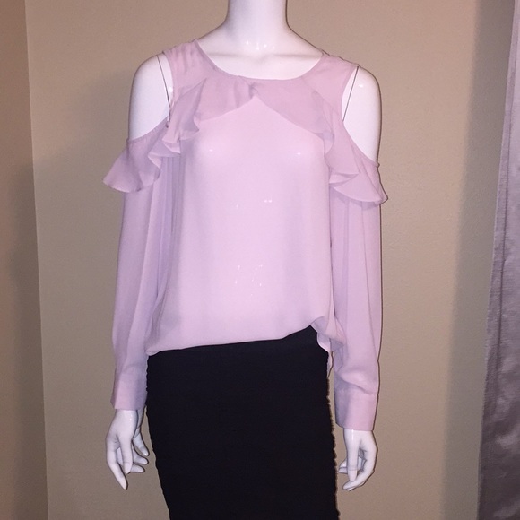 NWT CeCe ruffled cold shoulder top - Picture 2 of 7
